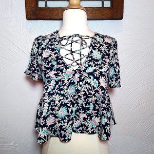 Urban Outfitters Kimchi Blue Floral Short Sleeve Lace Up Cropped Blouse size XS